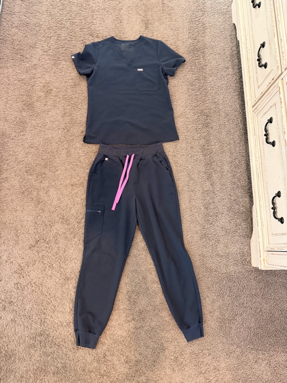 FIGS Scrub Set with Pink Drawstring